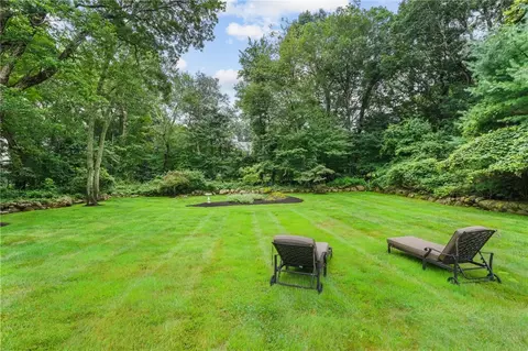 27 Windmill Dr, South Kingstown, RI 02879 photo 9