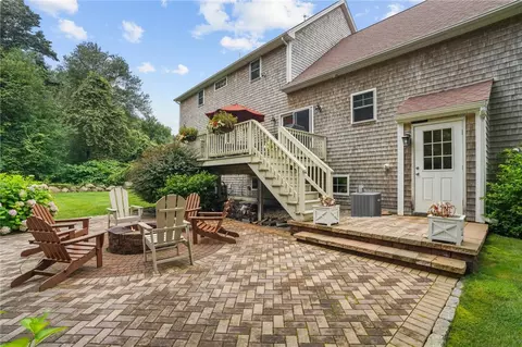 27 Windmill Dr, South Kingstown, RI 02879 photo 4