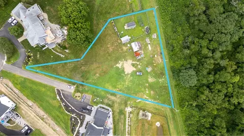 68 Bancroft Dr, Portsmouth, RI 02871