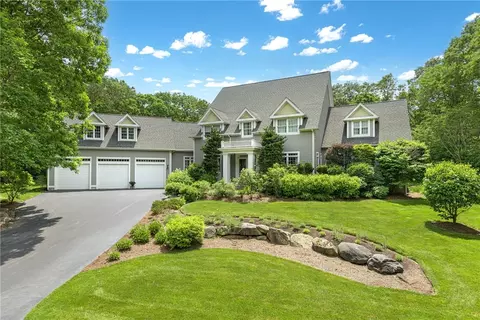 60 Robincrest Ct, Seekonk, MA 02771