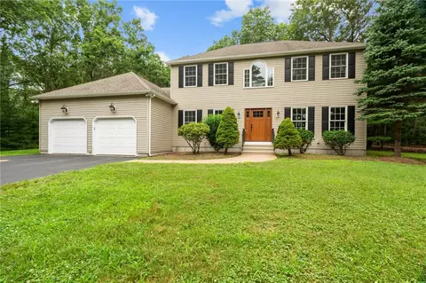 6 Chloe Ct, Coventry, RI 02816