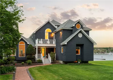 76 Melbourne Rd, Warwick, RI 02886