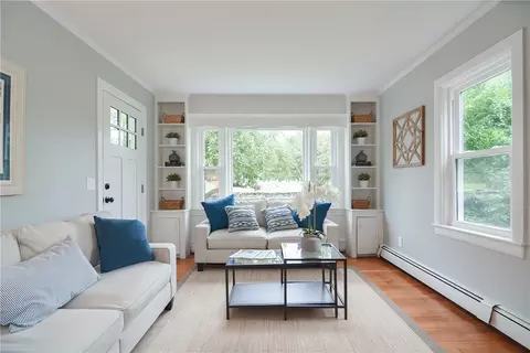39 Sowamsett Ave, Warren, RI 02885 photo 4