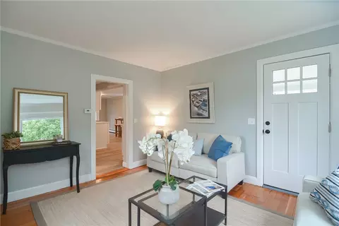 39 Sowamsett Ave, Warren, RI 02885 photo 5