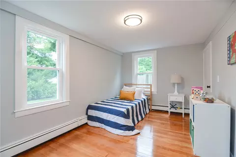 39 Sowamsett Ave, Warren, RI 02885 photo 11