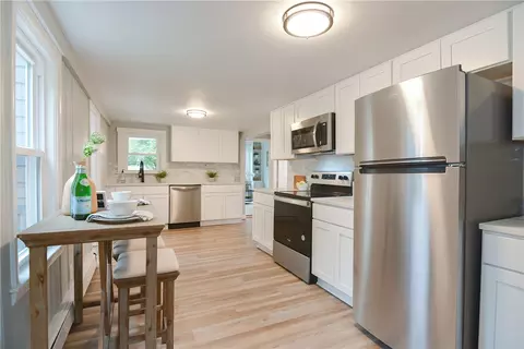 39 Sowamsett Ave, Warren, RI 02885 photo 8