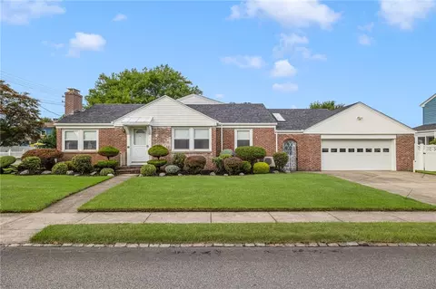 110 Elsie St, Cranston, RI 02910