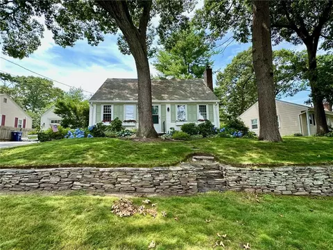 79 Rutherford Ave, Warwick, RI 02886