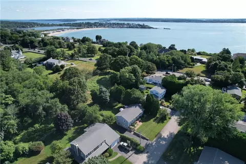11 N Hillview Dr, Narragansett, RI 02882