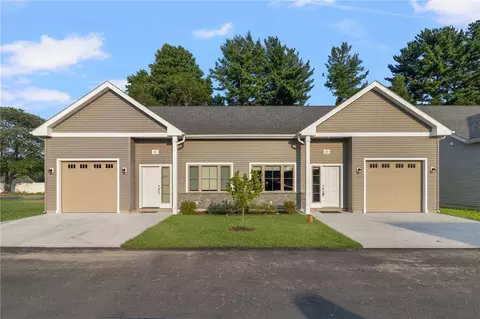 53 W Valley Cir, West Warwick, RI 02893