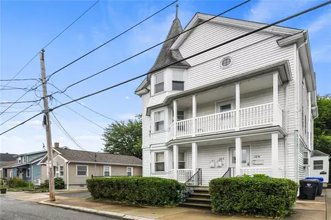 105 Oakland Ave, Pawtucket, RI 02861