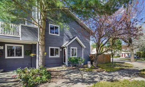 24 Magnolia St, Attleboro, MA 02703