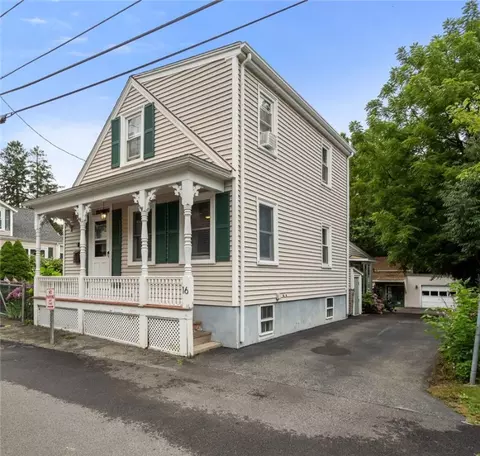 16 Pearse Ave, Bristol, RI 02809