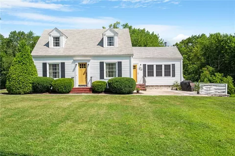 11 Old Pound Hill Rd, North Smithfield, RI 02896
