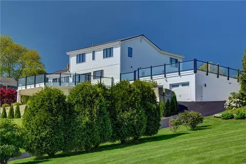 17 Annette Dr, Portsmouth, RI 02871