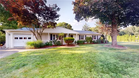 71 Duchess St, Warwick, RI 02886