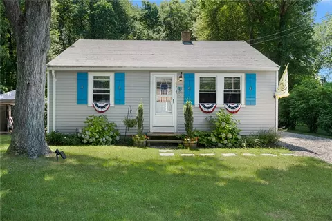 105 Steamboat St, Jamestown, RI 02835