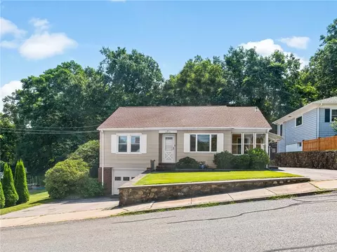 31 Linden St, Westerly, RI 02891
