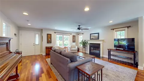14 Crestview Dr, Westerly, RI 02891 photo 4