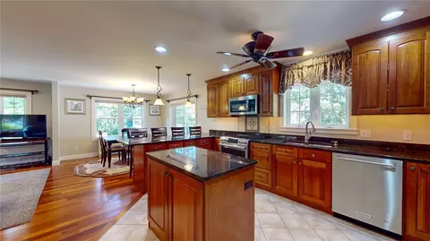 14 Crestview Dr, Westerly, RI 02891 photo 10