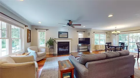 14 Crestview Dr, Westerly, RI 02891 photo 5
