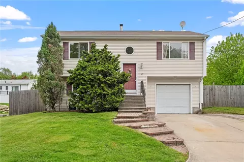 29 Seminole Trl, Cranston, RI 02921