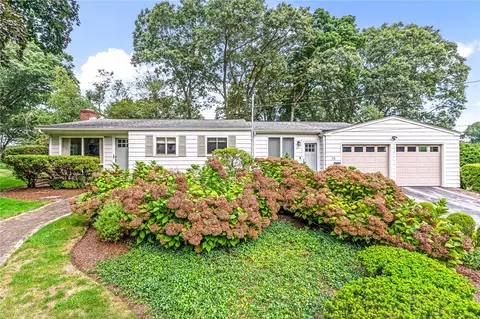 15 Candle Hill Ct, Warwick, RI 02886