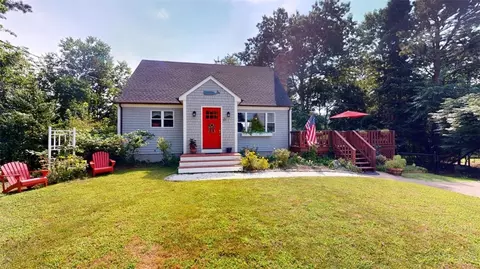 21 Juniper Rd, South Kingstown, RI 02879