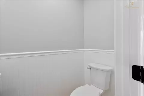 Bath - 11 Leah Dr, Cranston, RI 02921 photo 2 of 6