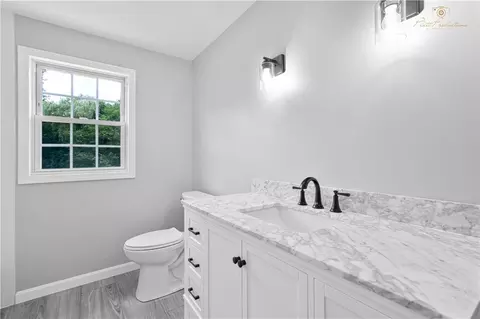 Bath - 11 Leah Dr, Cranston, RI 02921 photo 3 of 6