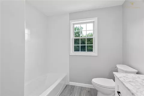 Bath - 11 Leah Dr, Cranston, RI 02921 photo 4 of 6