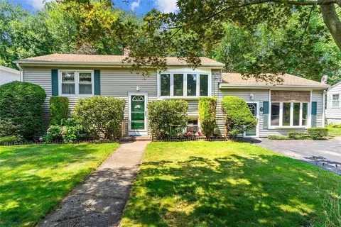 47 Douglas Cir, Smithfield, RI 02828