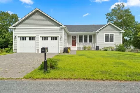 12 Sebago Trl, Narragansett, RI 02882
