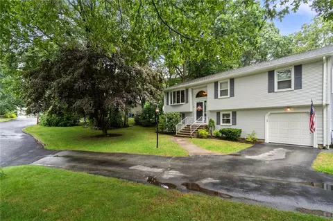 15 Carmina Cir, Cranston, RI 02921