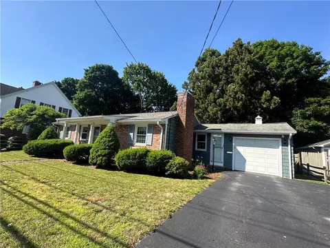 100 Chapel St, Lincoln, RI 02865