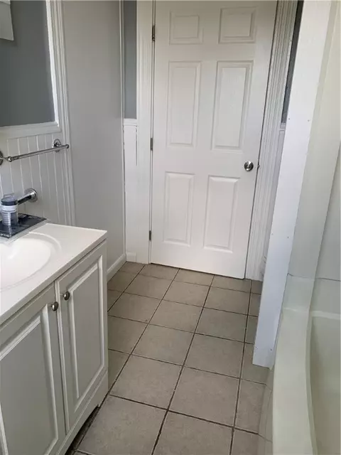 Bath - 7 Summer St, Woonsocket, RI 02895 photo 4 of 5