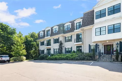 214 Vistas Ct, East Greenwich, RI 02818