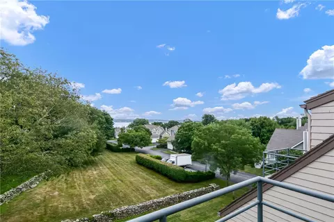 15 Weetamoe Farm Dr #15, Bristol, RI 02809