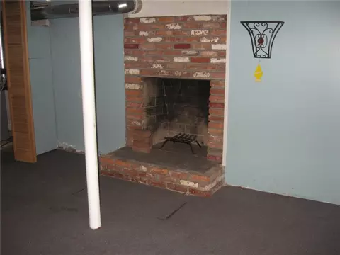 Living - 18 Bridgette Ln, Westerly, RI 02891 photo 8 of 10