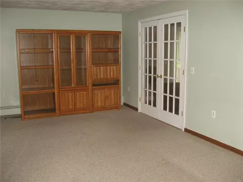 Living - 18 Bridgette Ln, Westerly, RI 02891 photo 5 of 10