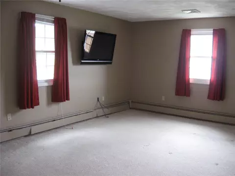 Living - 18 Bridgette Ln, Westerly, RI 02891 photo 7 of 10