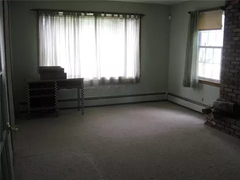 Living - 18 Bridgette Ln, Westerly, RI 02891 photo 4 of 10