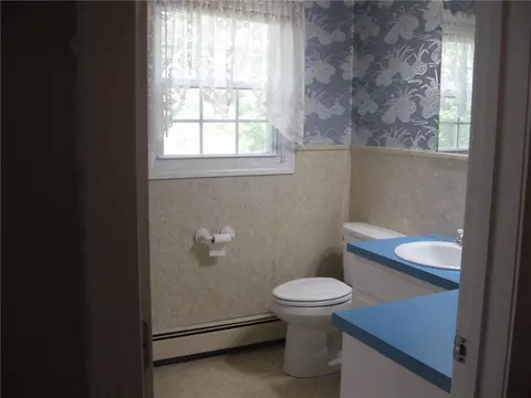 Bath - 18 Bridgette Ln, Westerly, RI 02891 photo 2 of 3