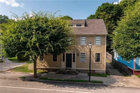 50 King St, East Greenwich, RI 02818