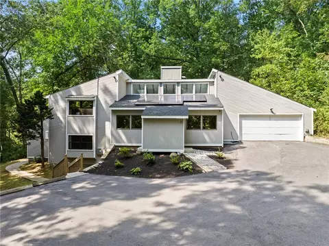 2 Premisy Hill Rd, North Smithfield, RI 02896