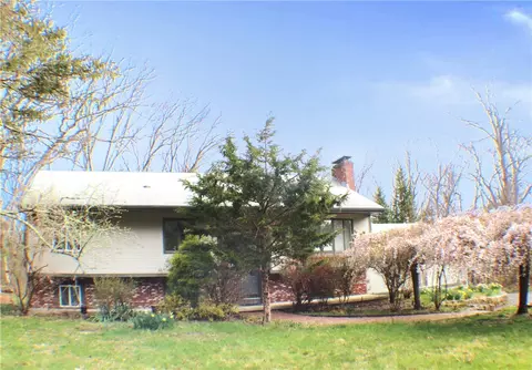 975 Fish Hill Rd, Coventry, RI 02816
