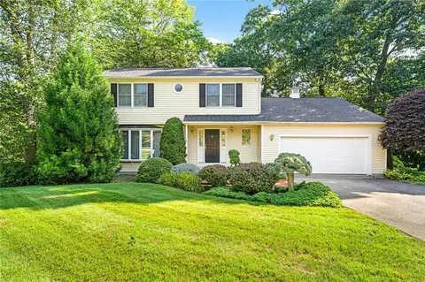 3 Tivoli Ct, Warwick, RI 02886