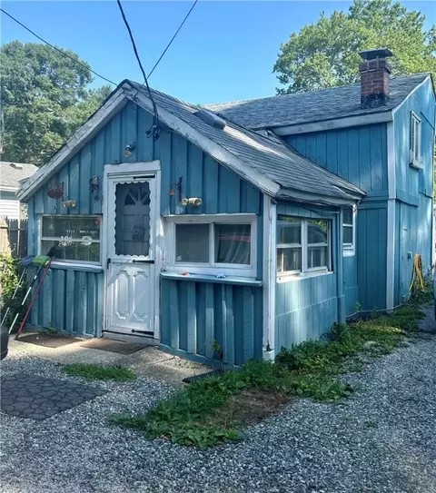 207 Mishnock Rd, West Greenwich, RI 02817