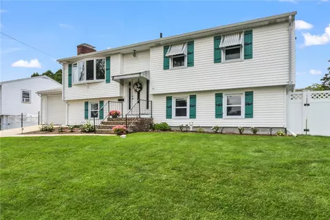 43 Dix Ave, Johnston, RI 02919