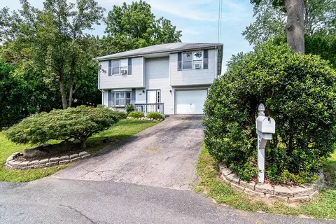 58 Sophia Dr, Warwick, RI 02886